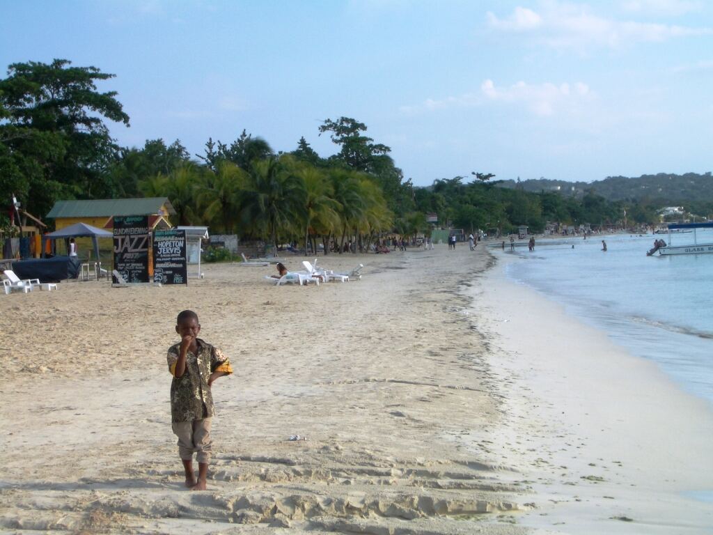 Seven Mile Beach white sand and turquoise sea